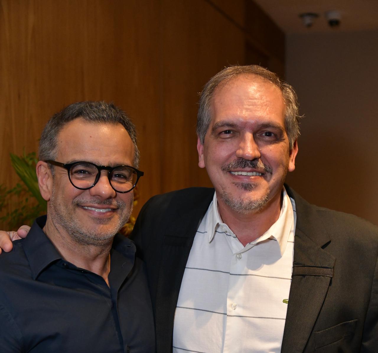O CEO da Editora Abril Mauricio Lima e o editor-executivo de VEJA S&Atilde;O PAULO Arnaldo Loren&ccedil;ato
