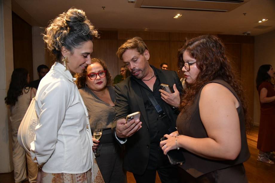 A chef Fernanda Oliveira com as assessoras de comunica&ccedil;&atilde;o Prefeitura Municipal de S&atilde;o Paulo Julia Medeiros e Bianca da Silva com o Bruno Chateaubriand