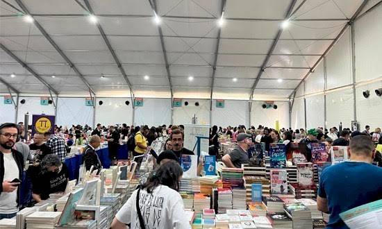 Feira do Livro da Unesp tem desconto mínimo de 50% no Memorial da América Latina