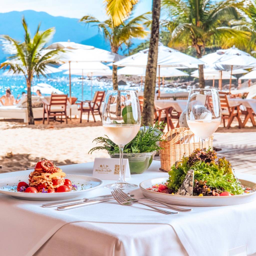 Dia dos Namorados: hotel em Ilhabela é opção “pé na areia” com jantar na praia