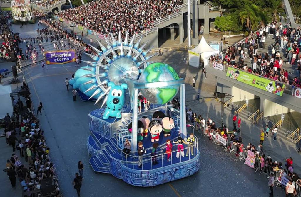 Desfile em homenagem a Mauricio de Sousa reúne 30 mil no Anhembi