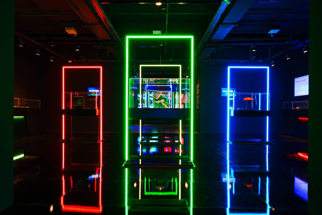Videogames: exposição reúne 115 itens atuais e nostálgicos no Farol Santander