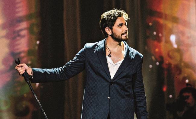 Gustavo Mioto retorna ao Villa Country com show repleto de hits