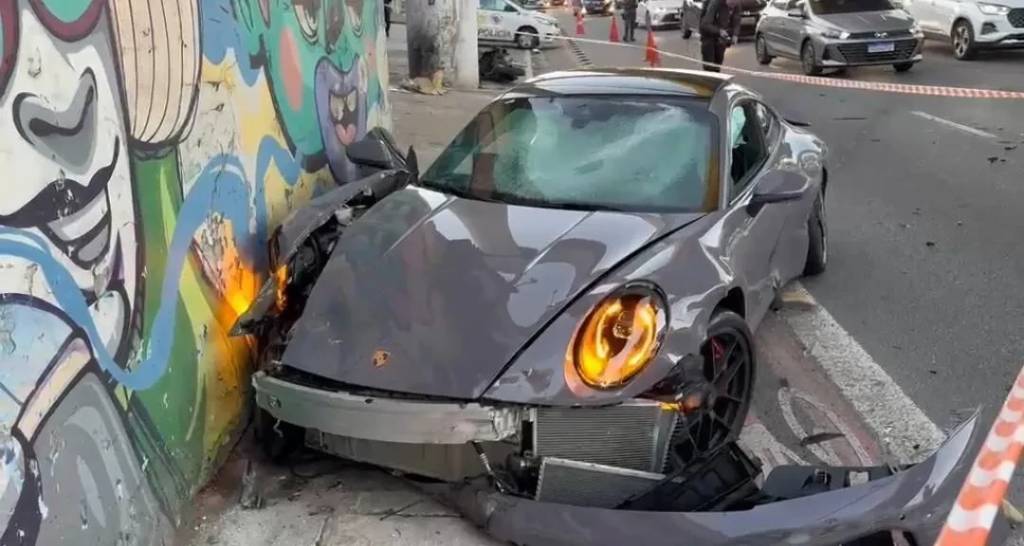 Acidente com Porsche: Fabio Giga perdeu o controle do veículo após passar por valeta