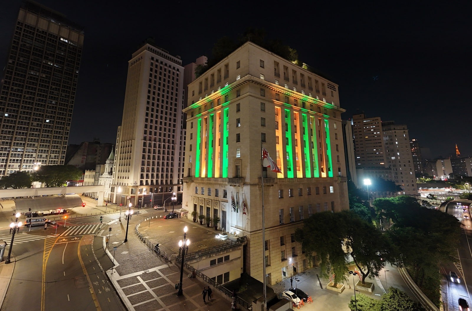 Copa do Mundo: metrô 24h, pontos de transmissão e prédios iluminados em SP