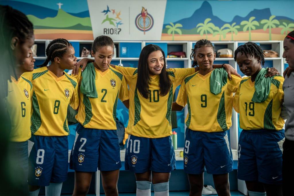 Confira a caracterização de Alice Carvalho para viver Marta nos cinemas