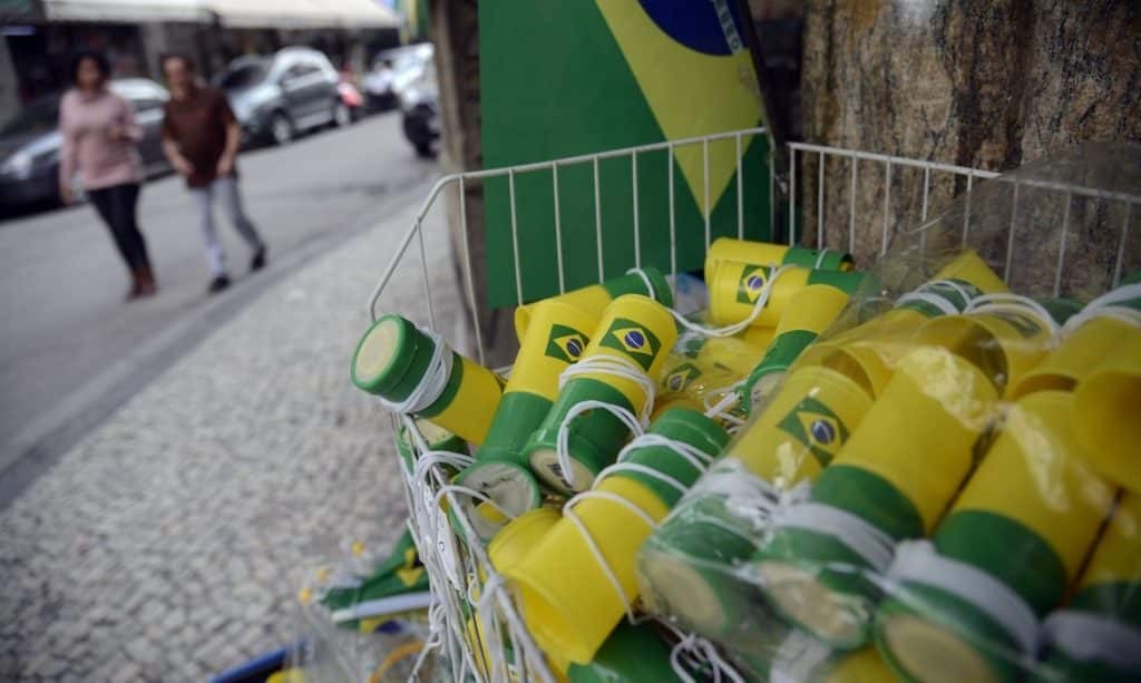 Copa do Mundo: Procon-SP tem alta de reclamações sobre figurinhas e alerta para golpes em compras on-line