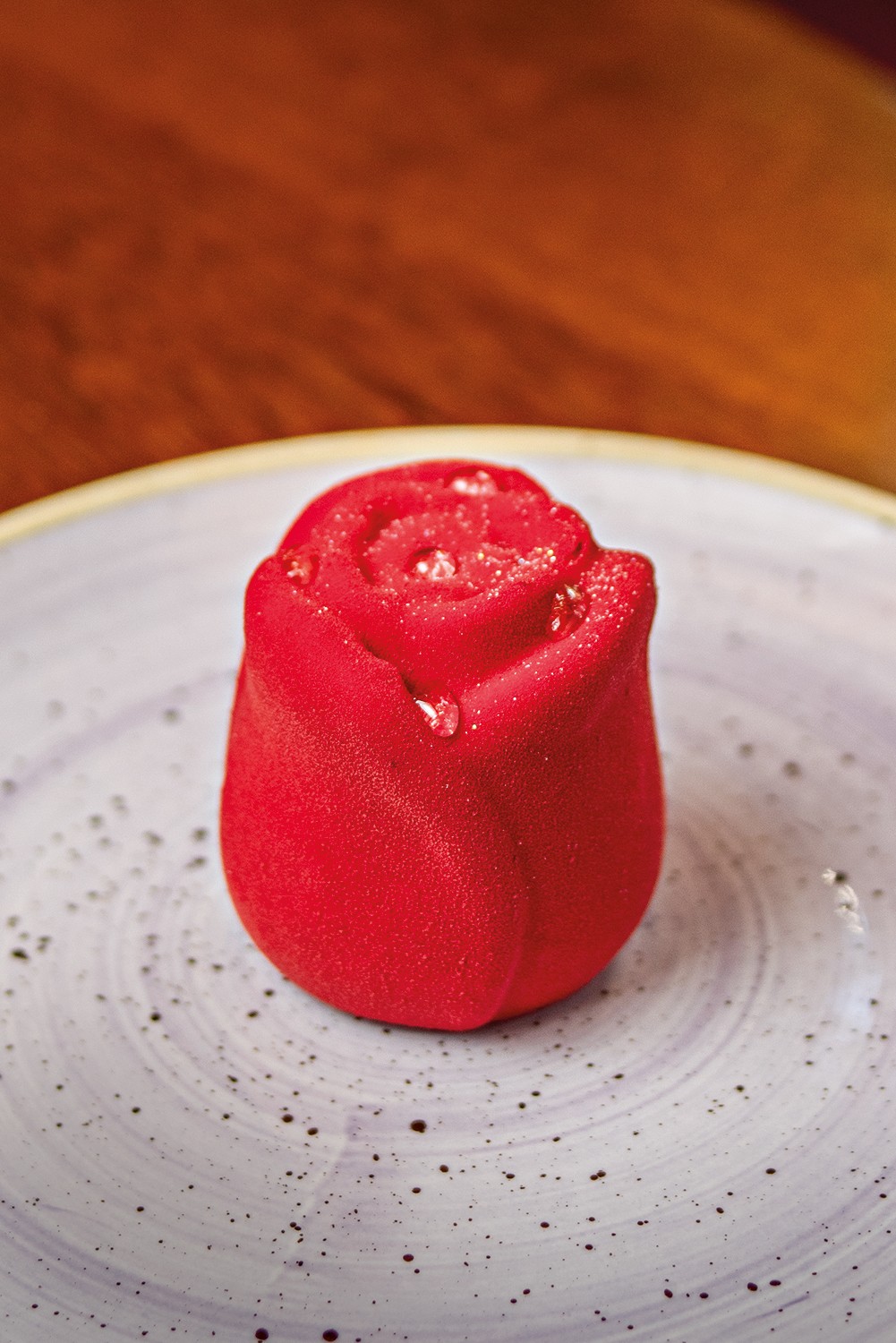 Rosa: geleia de morango, panacota de pistache e bolo de am&ecirc;ndoas