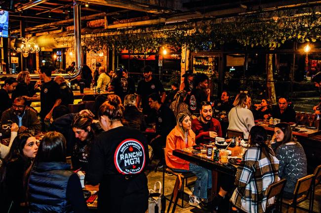 Rancho MG74 chega a Pinheiros com churrasco americano e música country