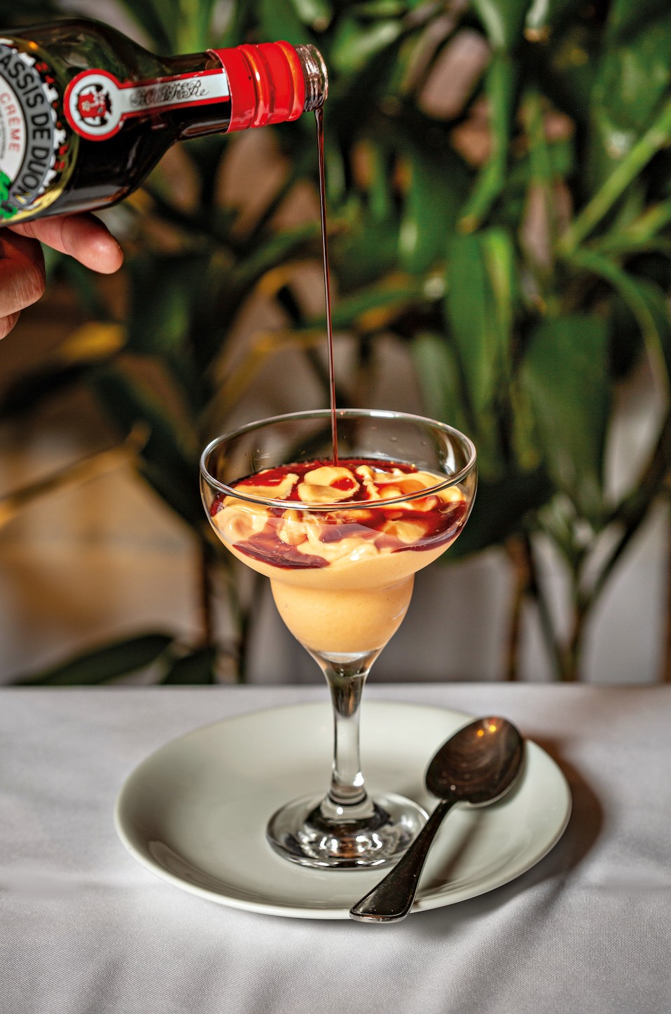 Creme de papaia ao licor de cassis: um dos cl&aacute;ssicos do card&aacute;pio do Rodeio