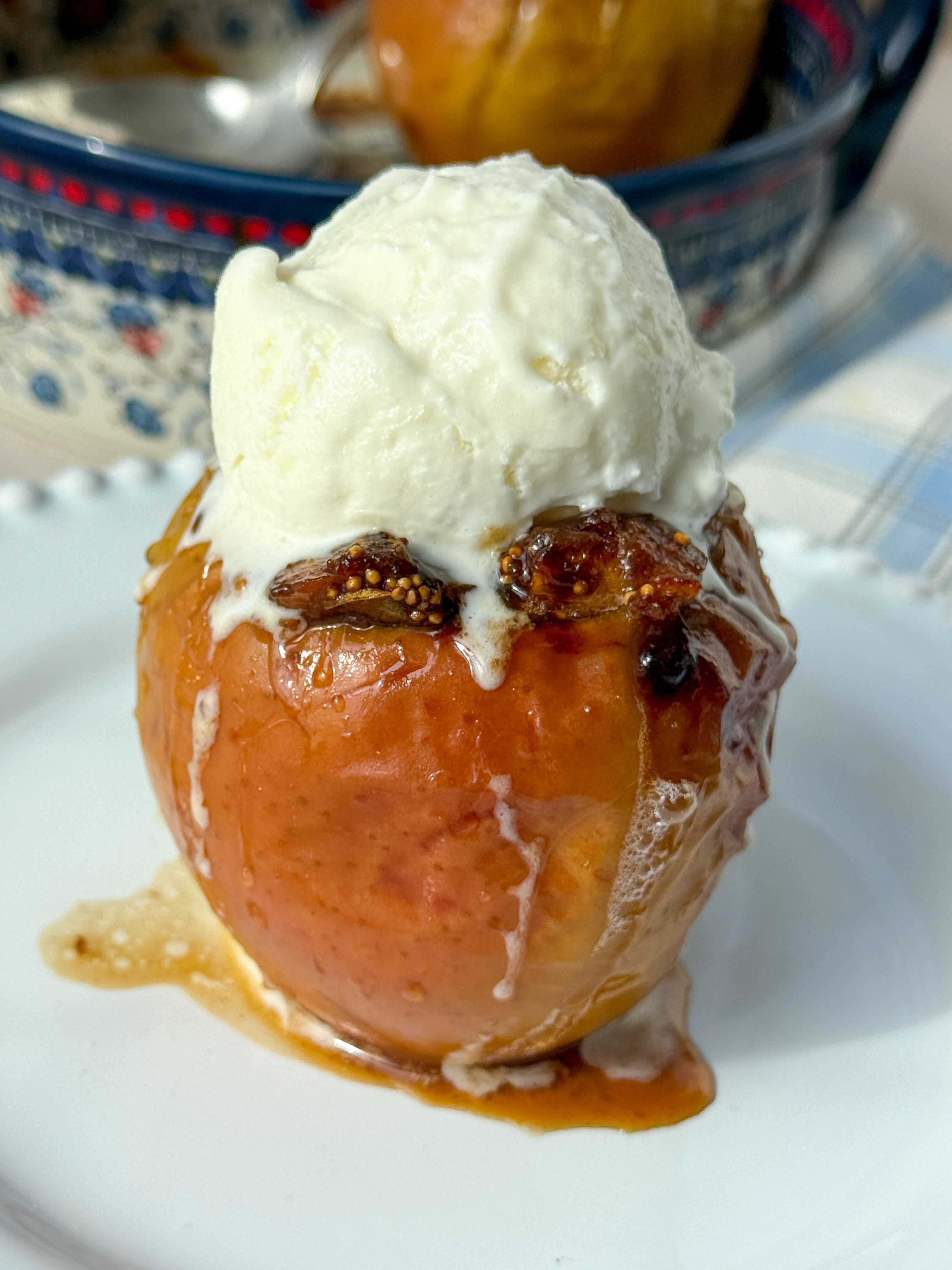 Maçã ao forno: sobremesa simples para o fim do inverno