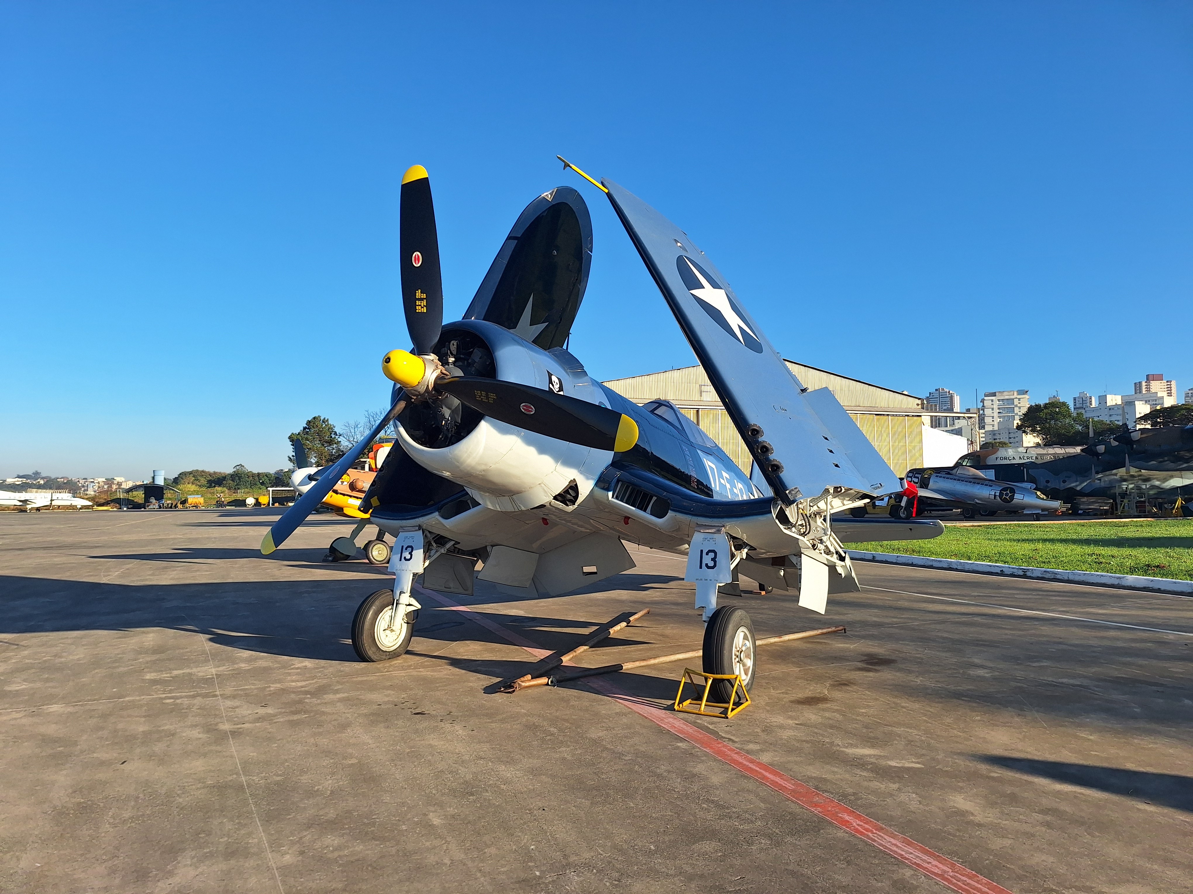 Campo de Marte ganha museu da aviação com caças e modelos raros