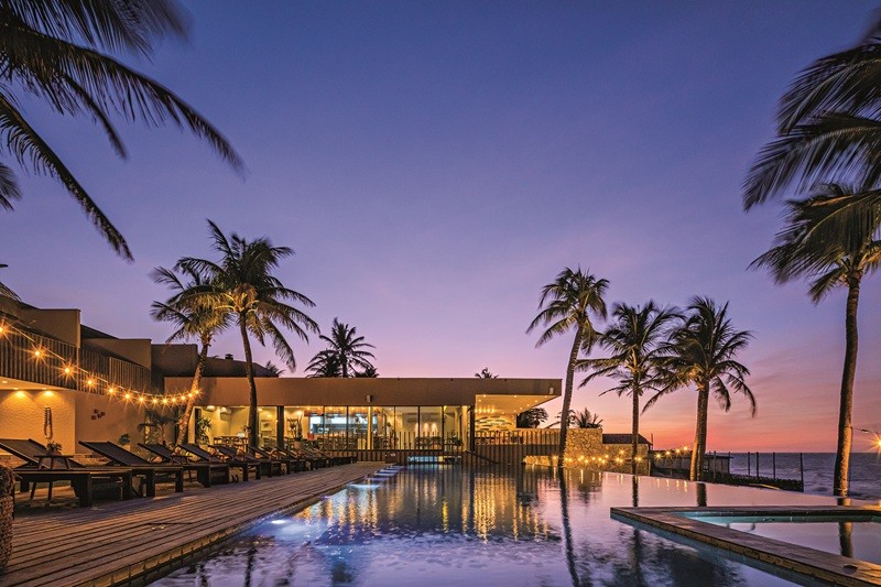 Hotel “pé na areia” combina luxo discreto, vinho e experiências à beira-mar