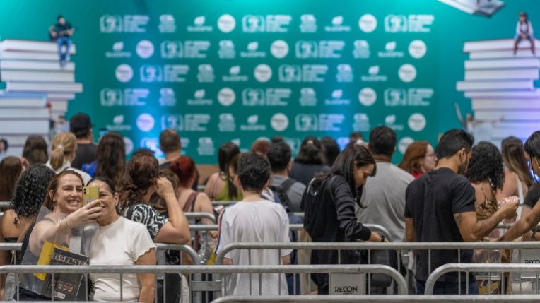 Bienal do Livro 2026: saiba como conseguir senhas para os autógrafos