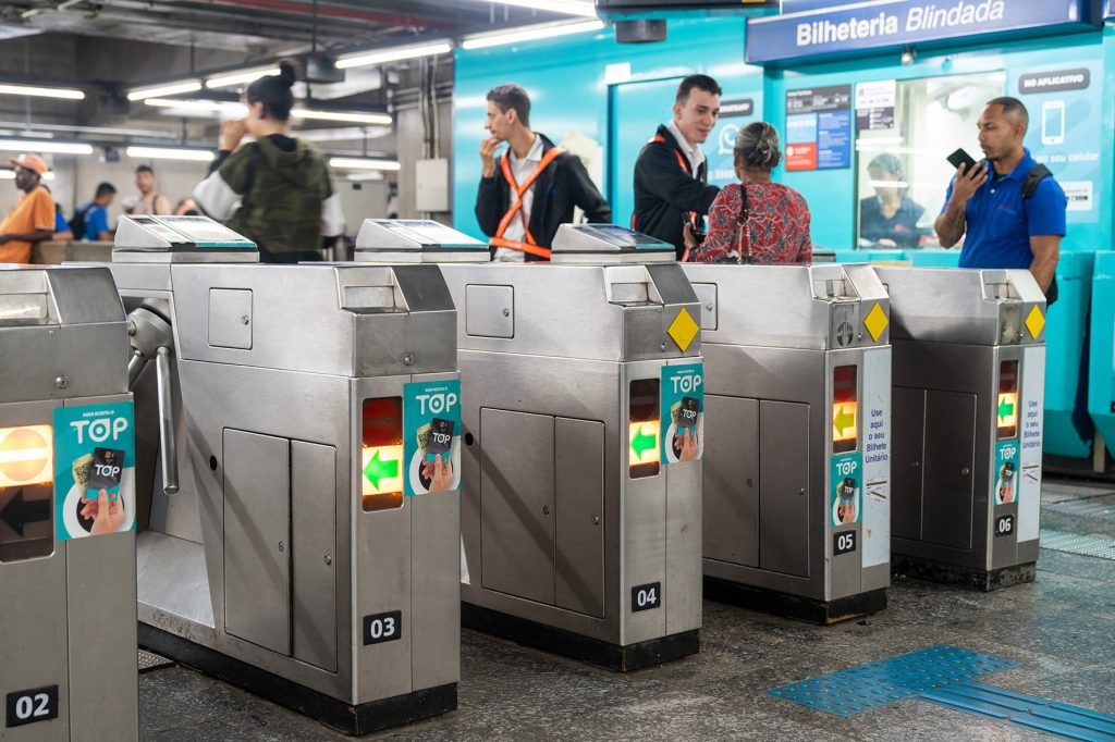 Vai de metrô ou trem? Veja como está a operação com a chuva nesta quarta-feira (14)
