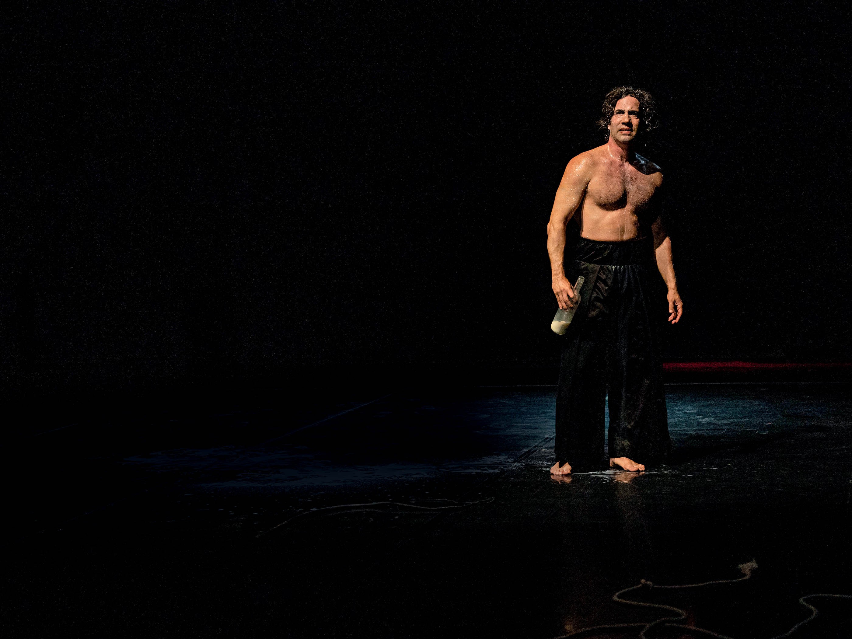 Ator aclamado em Avignon estreia solo sobre Nietzsche no Sesc Ipiranga