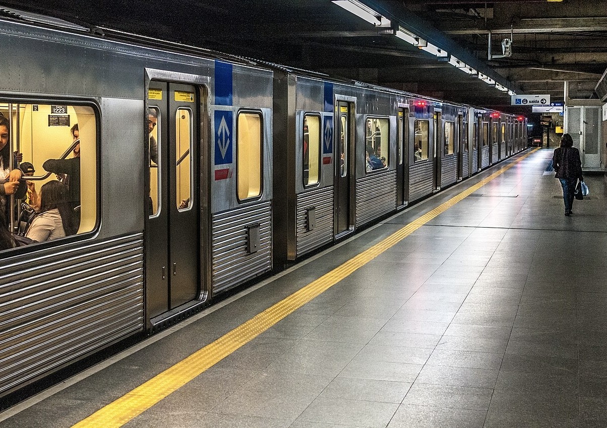 Falha em trem afeta circulação da Linha 1-Azul nesta quinta-feira (1)