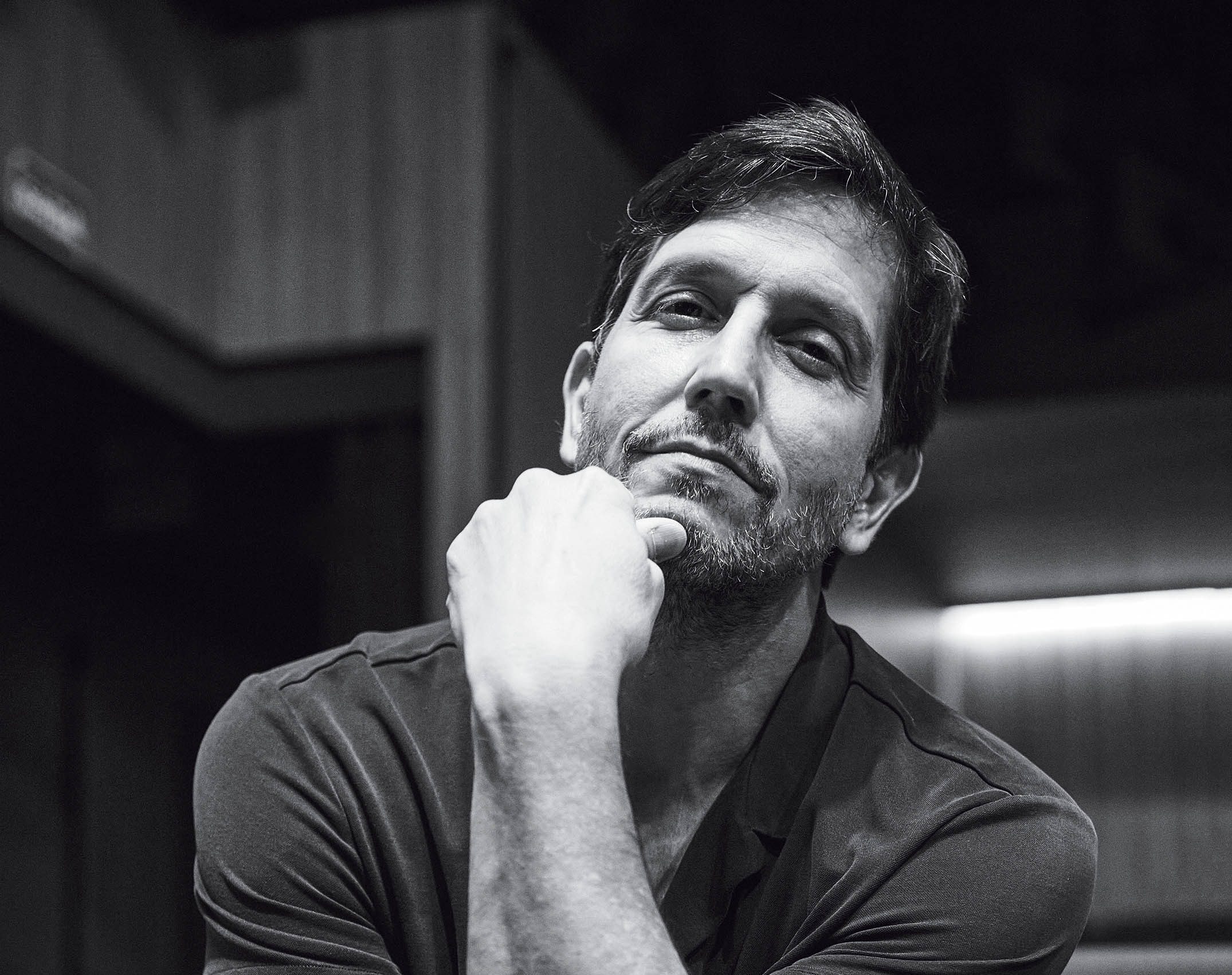 Após lançar filme e série, Vladimir Brichta estreia primeiro monólogo da carreira